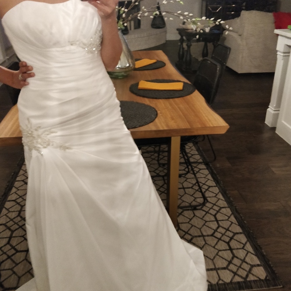 *NEW * David's Bridal Collection Wedding dress